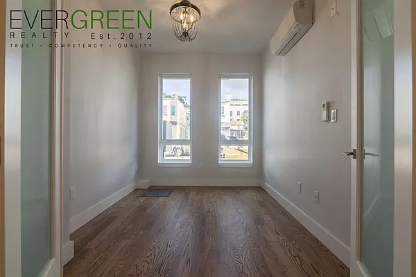Rented by Evergreen Apartments BK | media 34