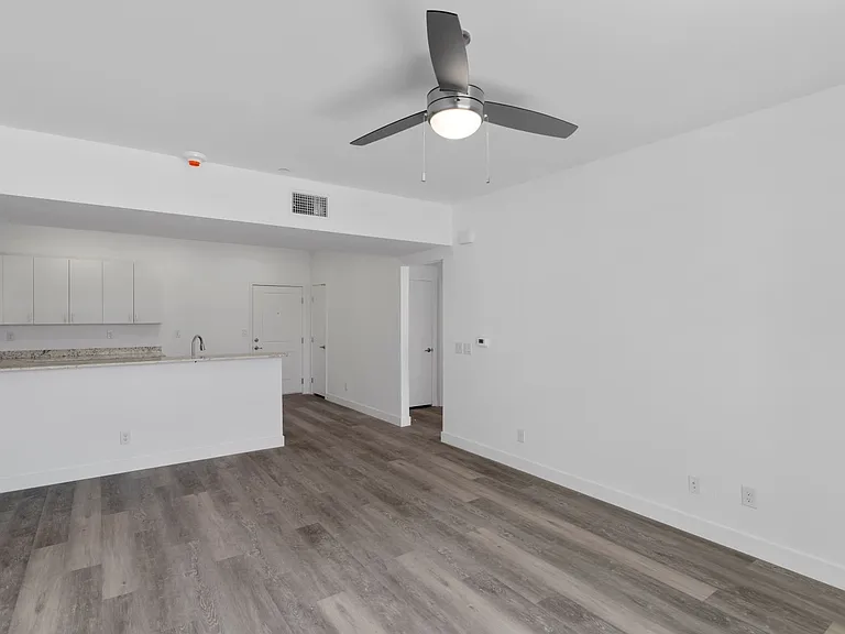 4846 S Jones Blvd — Photo 8