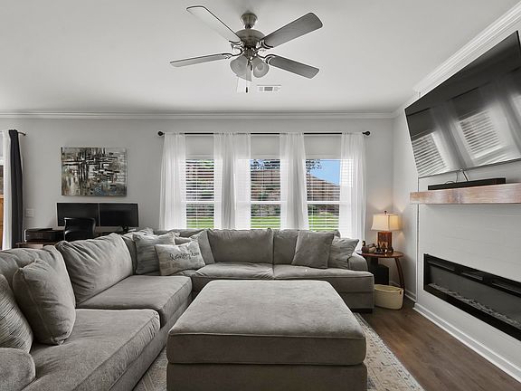 3rd image of 4535 Smithfield Ln
