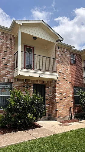 2702 Vienna Pl Photo 1