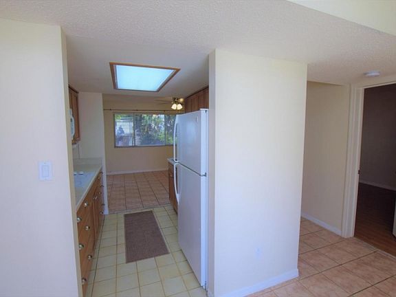 3rd image of 332 Beach Park Ln