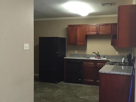 2nd image of 711 Bergerie St APT B