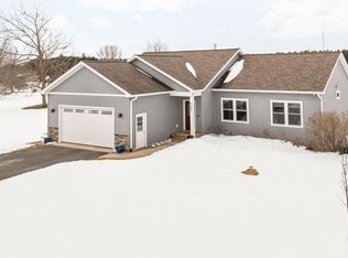 7391 Briar Ridge Dr, Traverse City, MI 49685