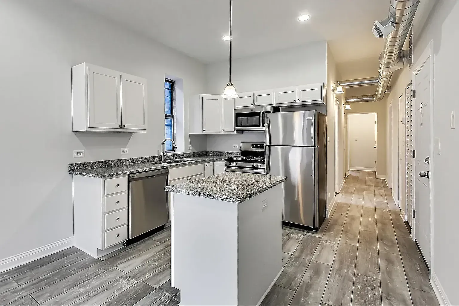 3 bed, 1000 sqft, $2,095 — Photo 3
