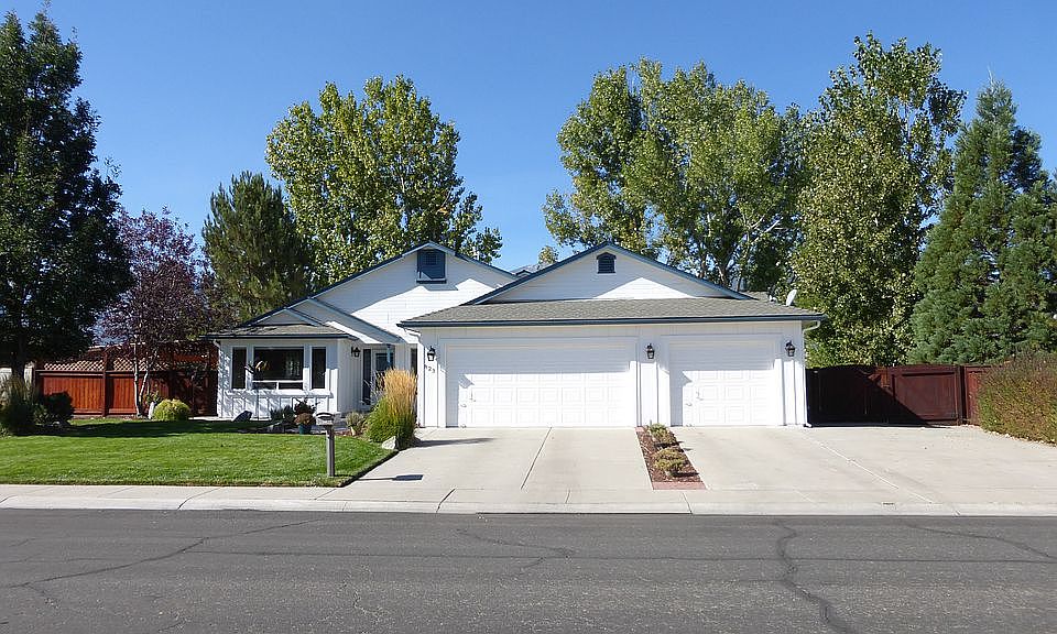 1st image of 823 Mahogany Dr