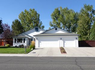 823 Mahogany Dr, Minden, NV 89423