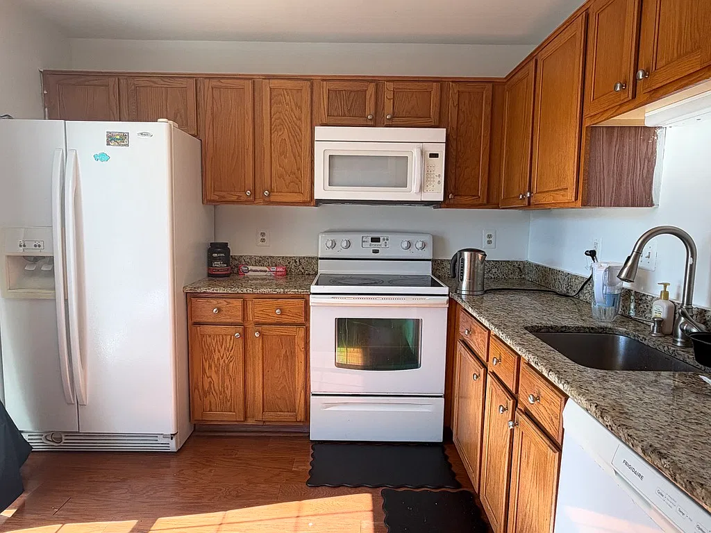 2 bed, 1014 sqft, $2,500 — Photo 3