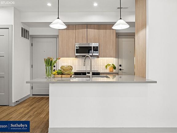 4th image of 1337 1/2 W Estes Ave #23