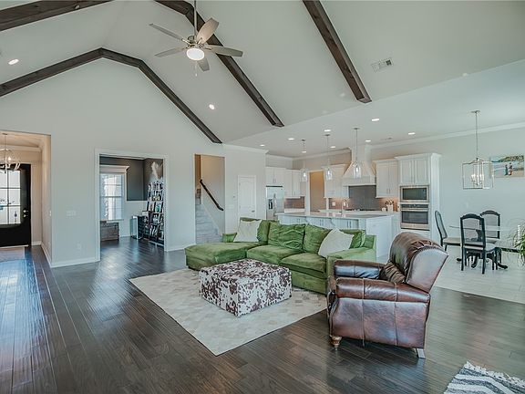 5th image of 605 Stone Ridge St