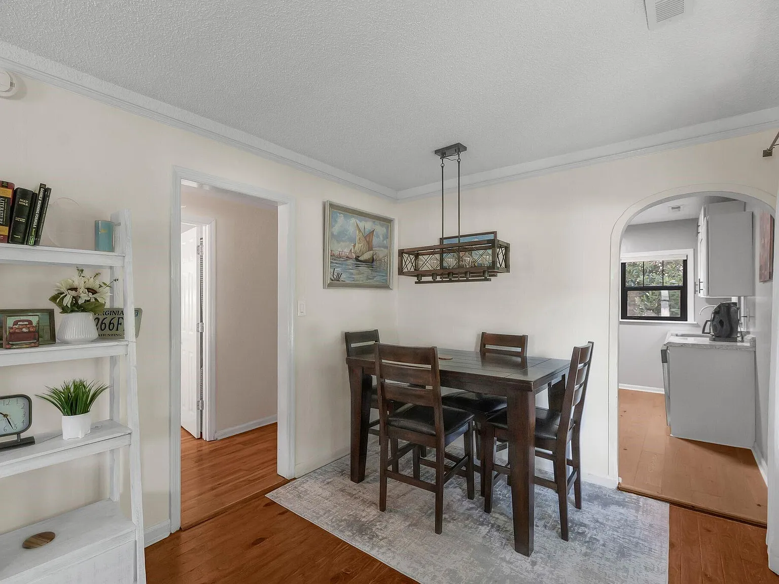 2 bed, 1.0 bath, 720 sqft, $1,900 — Photo 4