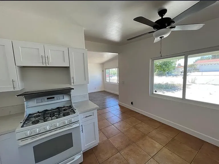294 N Cherry St #B — Photo 9