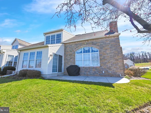 1180 Turnberry Ln, York, PA 17403