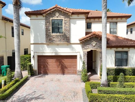 8800 NW 98th Ct, Doral, FL 33178
