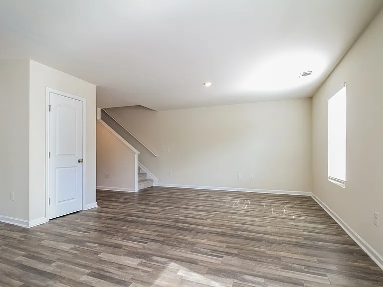 228 Wadsworth Rd — Photo 3