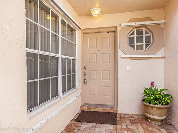 2nd image of 10846 Cypress Glen Dr #10846