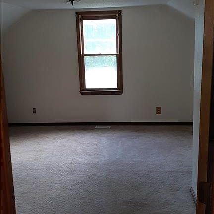 4th image of 338 Ottawa St