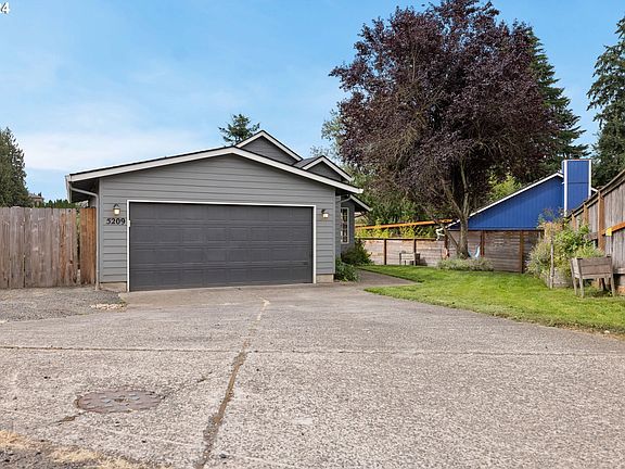 3rd image of 5209 NE 72nd Cir