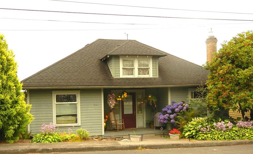 1st image of 380 Columbia St