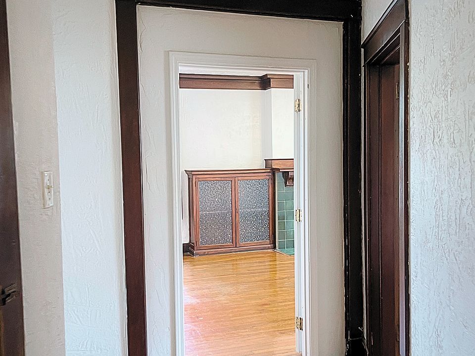 Hallway to Bedroom 1