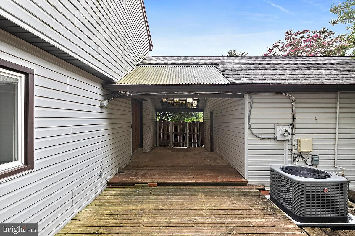 Building Photo - 511 Avondale Dr