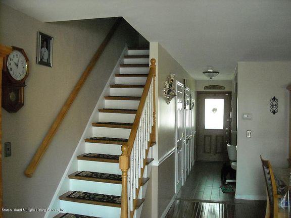 3rd image of 107 Vincent Ave