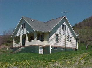 130 Eagle Crest Rd, Camp Creek, WV 25820