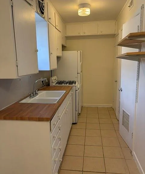 3202 Grooms St #F — Photo 4