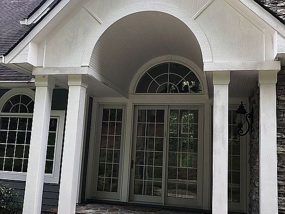 2nd image of 616 Kenmure Dr