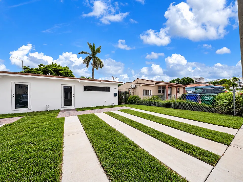 945 NW 22nd Pl #945