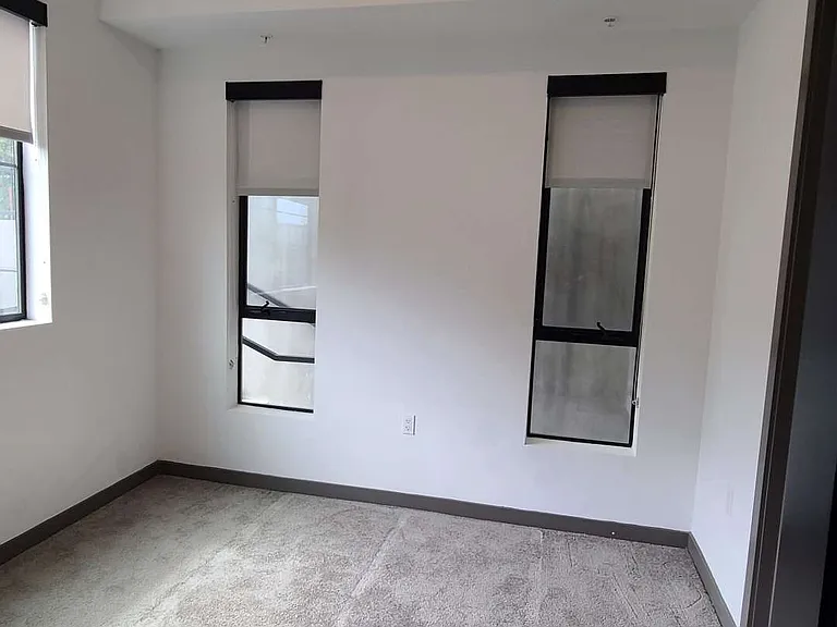 644 N Hobart Blvd — Photo 35
