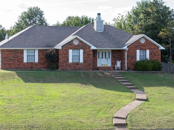 1701 Broken Hill Dr, Van Buren, AR 72956