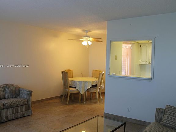 4th image of 110 Camden E Unit 110