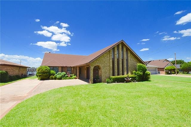 1st image of 608 Panama Ct