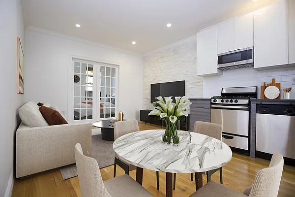 Rented by REAL New York | media 9