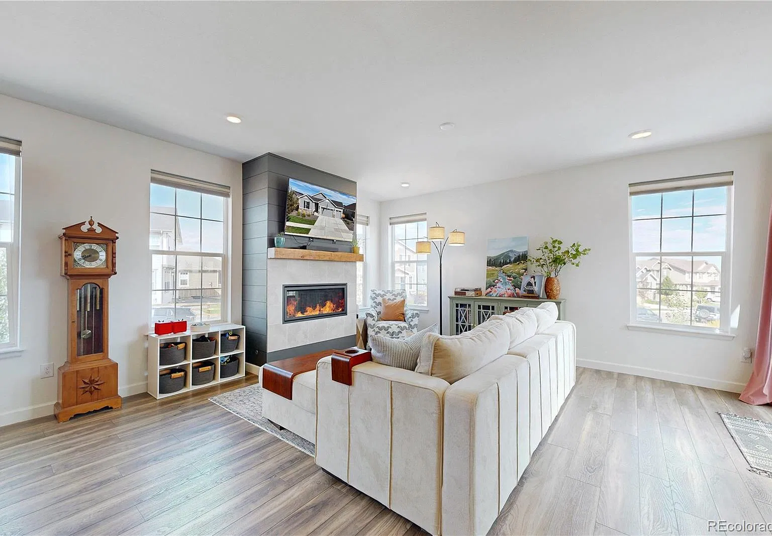 3 bed, 2.0 bath, 2079 sqft, $3,495 — Photo 4