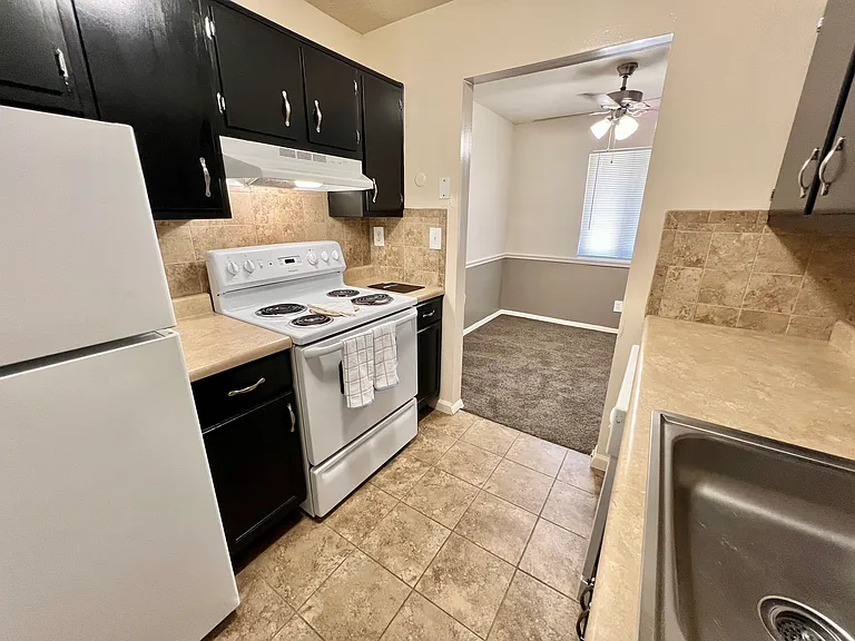 Glenview Apartments — Photo 39