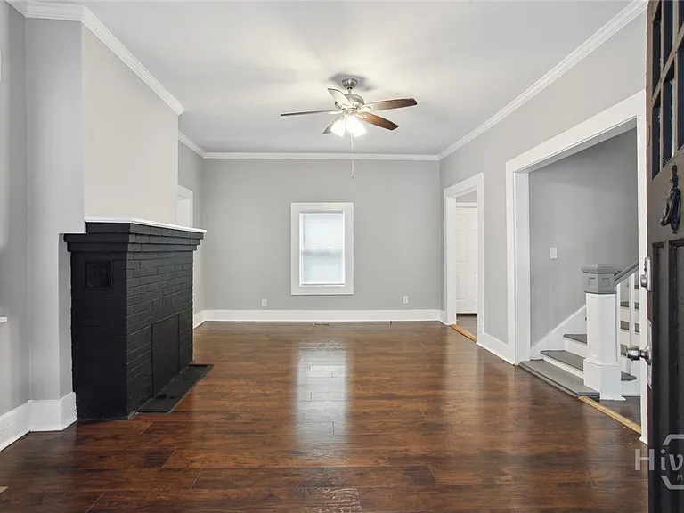 645 E 37th St — Photo 17