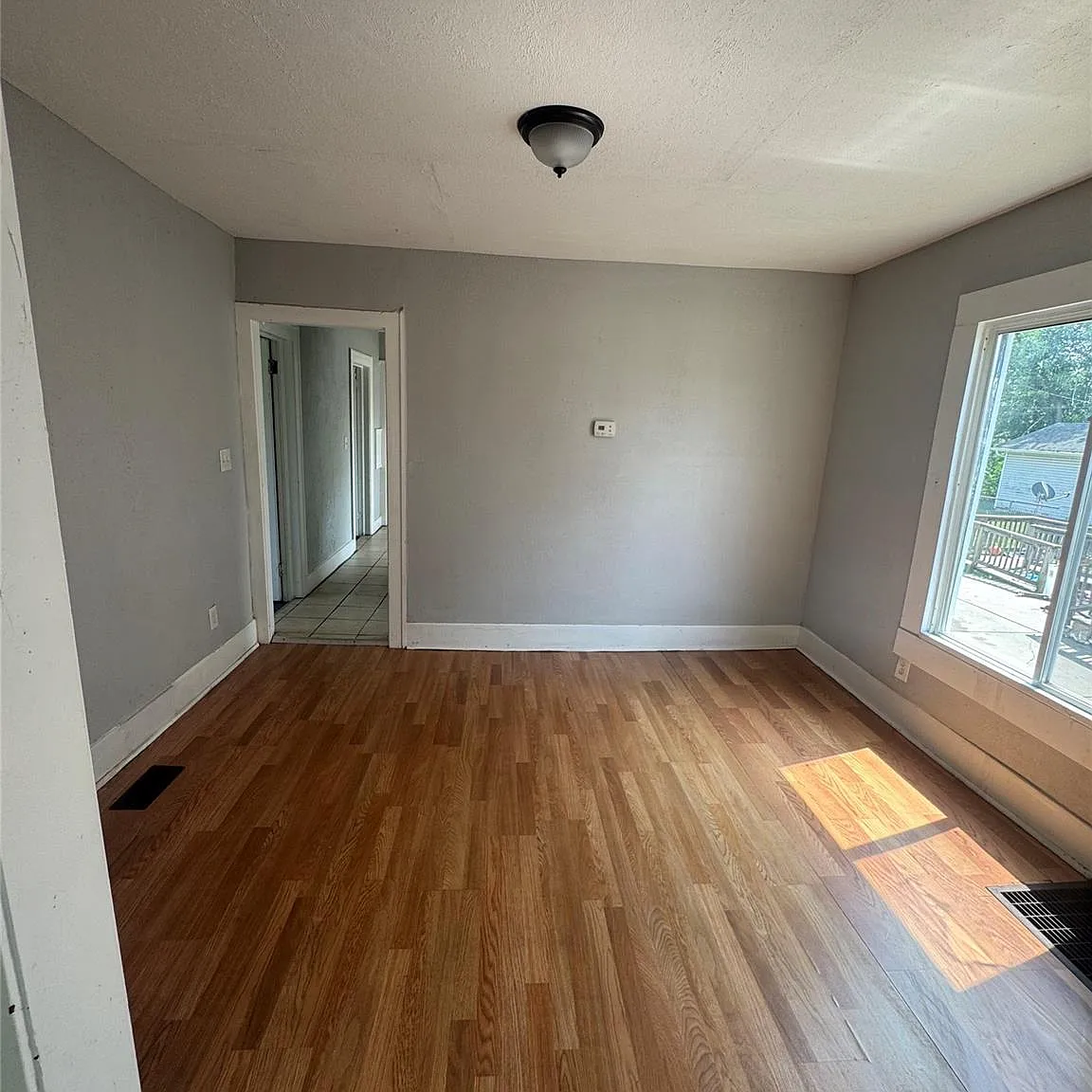 3 bed, 2.0 bath, 1200 sqft, $1,150 — Photo 3