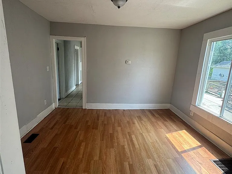 2176 Springle St — Photo 3