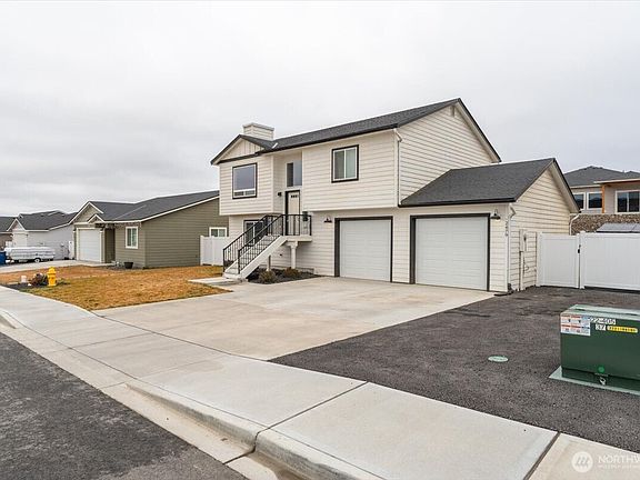 3rd image of 2479 3RD Street SE