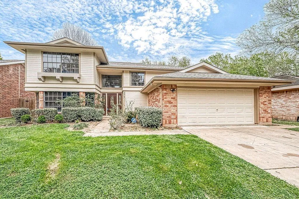 4 bed, 2.5 bath, 2486 sqft, $2,450 — Photo 3