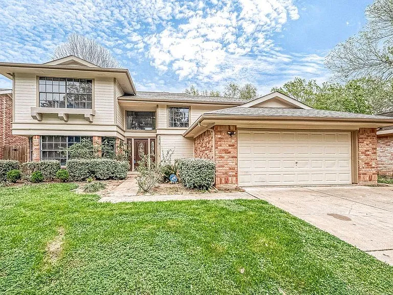 2039 Shorewood Ln — Photo 3
