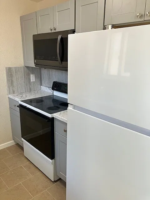 4 bed, 1720 sqft, $2,450 — Photo 2