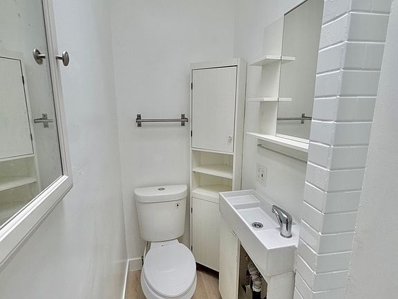 4th image of 4017 La Salle Ave #8