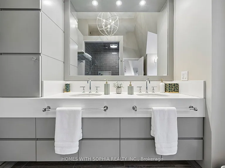 162 Glenvale Blvd — Photo 32