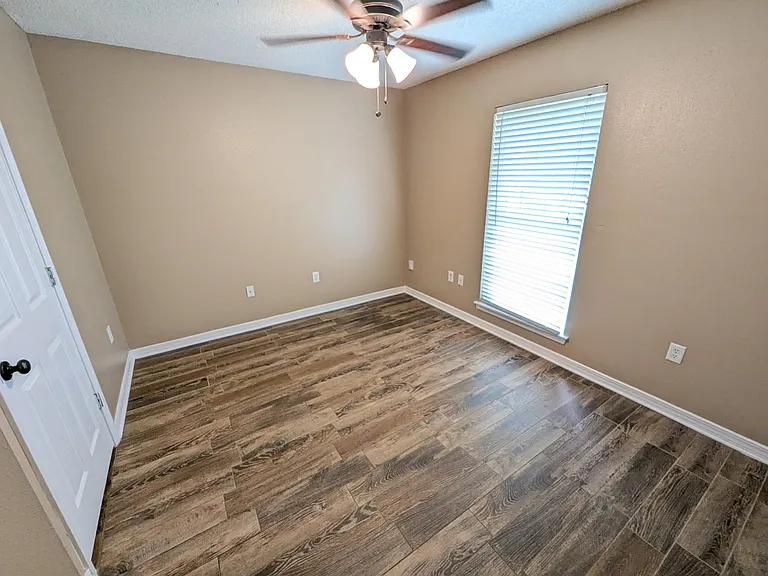 2409 Juneau Ln — Photo 11