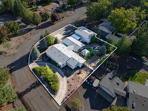 2nd image of 600 Deer Park Ln