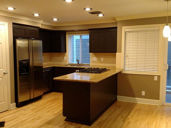 2nd image of 657B W Emerson St #657B