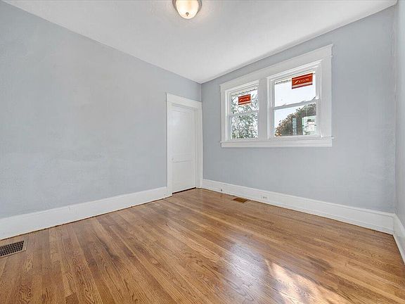 5th image of 1007 Morehead Ave SE