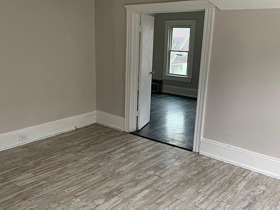 3rd image of 1366 W 87th St #2